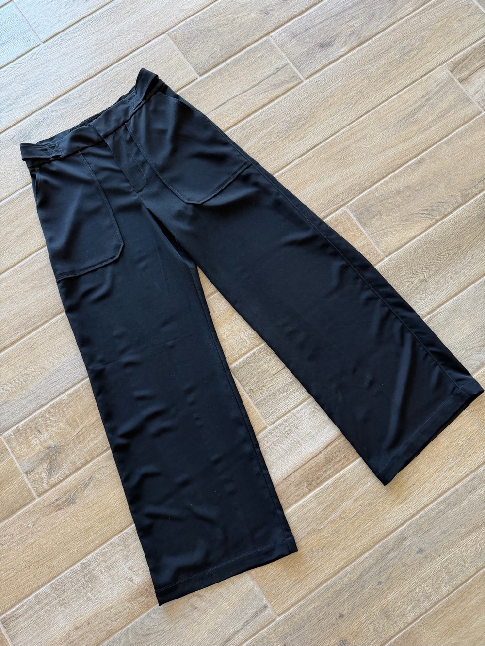 NWOT Express High Rise Wide Leg Black Pants with Front Patch Pockets Size Small